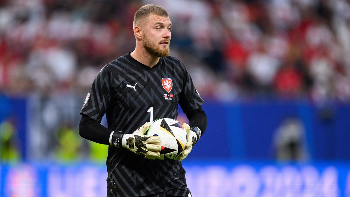 Pecka. Návrat nemohl být lepší, jásal hrdina. Velebil Nedvěda